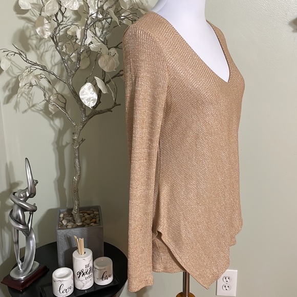 WHITE HOUSE BLACK MARKET SWEATER - Picture 3 of 5